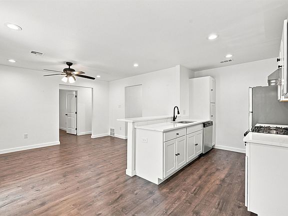5th image of 1113 Victoria St
