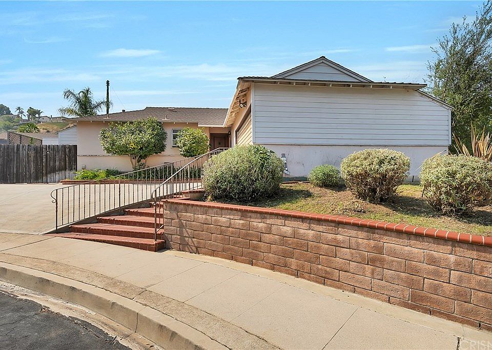 2nd image of 10220 Broadacre Pl