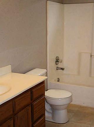 5th image of 204 E Collins St