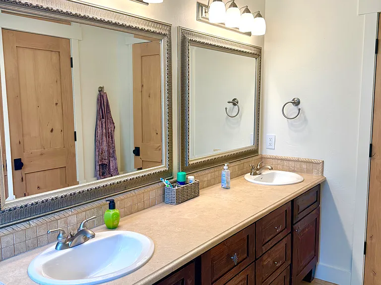 7492 Susans Cir — Photo 23