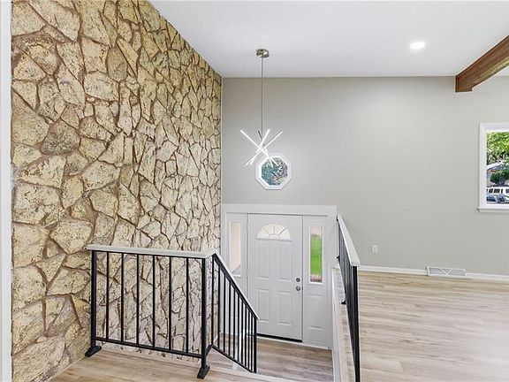 3rd image of 8021 Brookside Cir