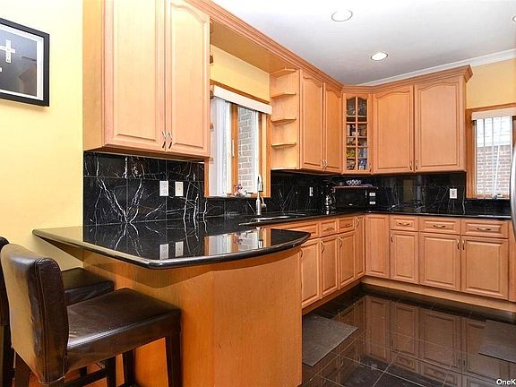 5th image of 69-38 183rd St