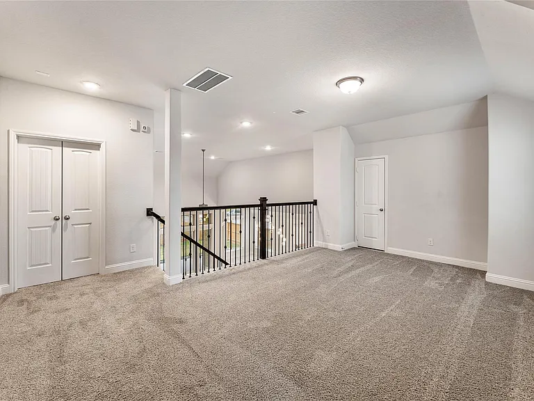 7623 Water Glen Ln — Photo 37