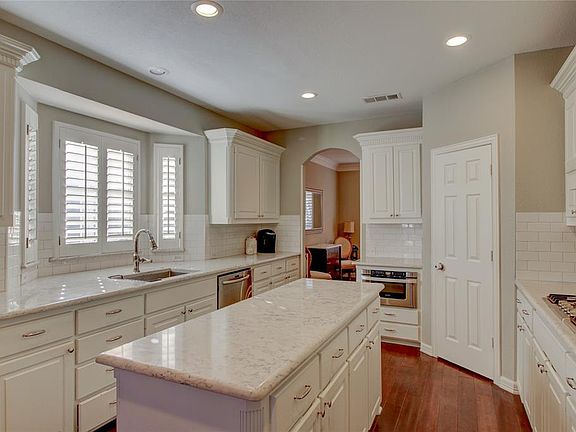 5th image of 5606 Hillview Ct