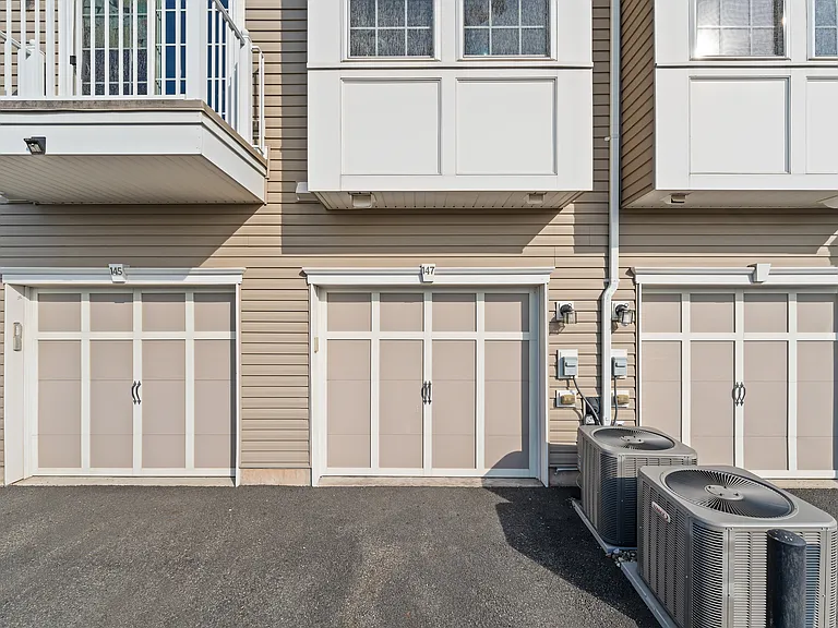 147 Wesmont Dr — Photo 3