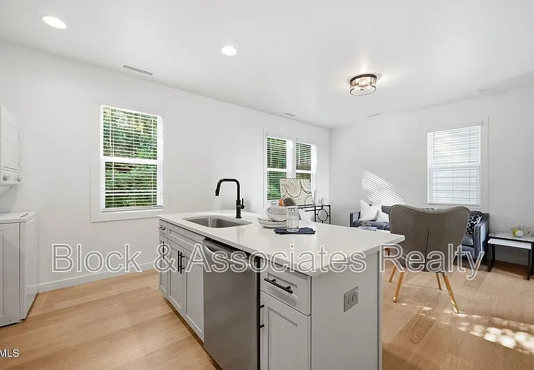 2819-103 Wilcox Pl — Photo 18