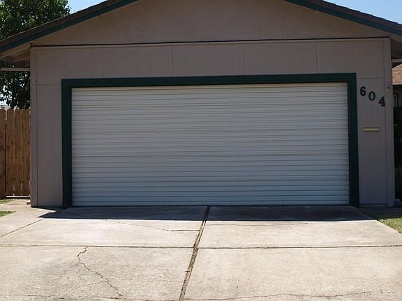 2nd image of 604 Lynwood Ct
