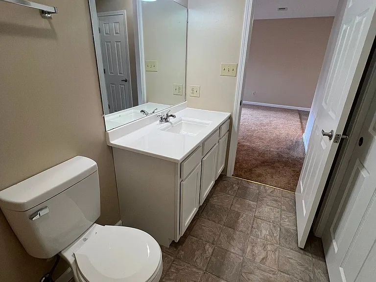 The Gables Apartments — Photo 7
