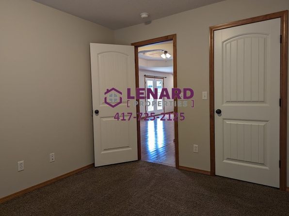 1424 S Solaira St, Ozark, MO 65721