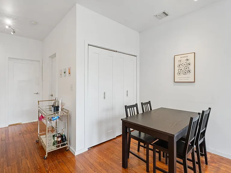 22 Willowdale Ave #2 — Photo 7