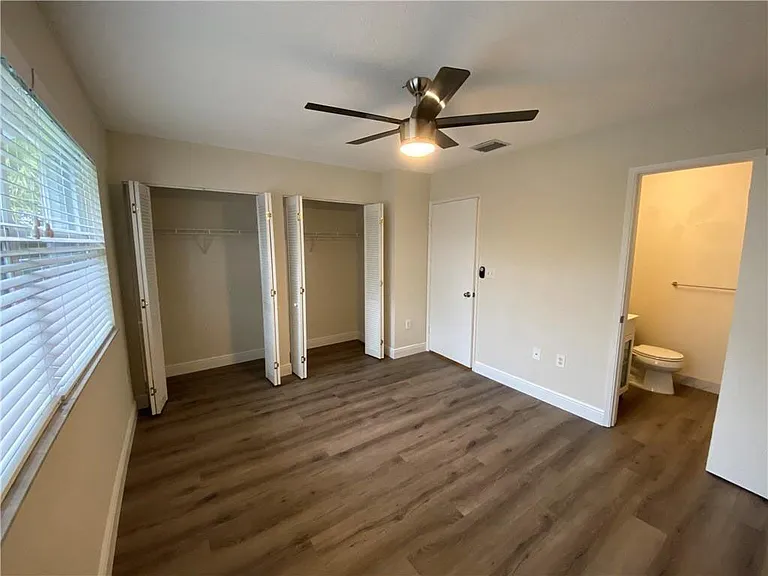 1078 Jeffery St — Photo 12