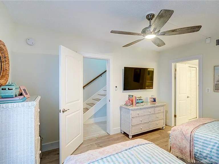 245 NE Macarthur Blvd #11 — Photo 9
