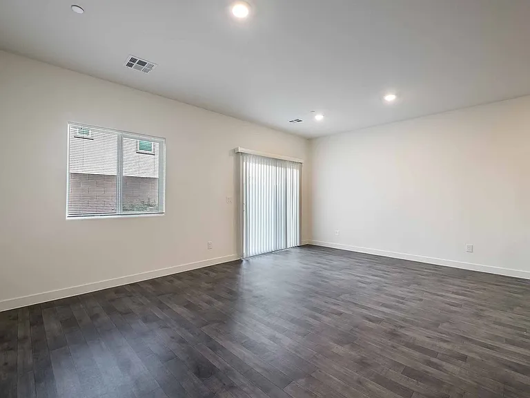 12749 Epperly St — Photo 3