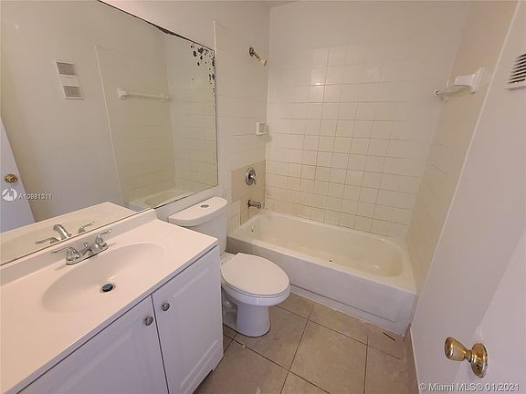 4th image of 4074 Lakeside Dr #4074