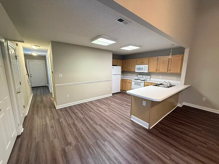 3449 Westgate Dr — Photo 5