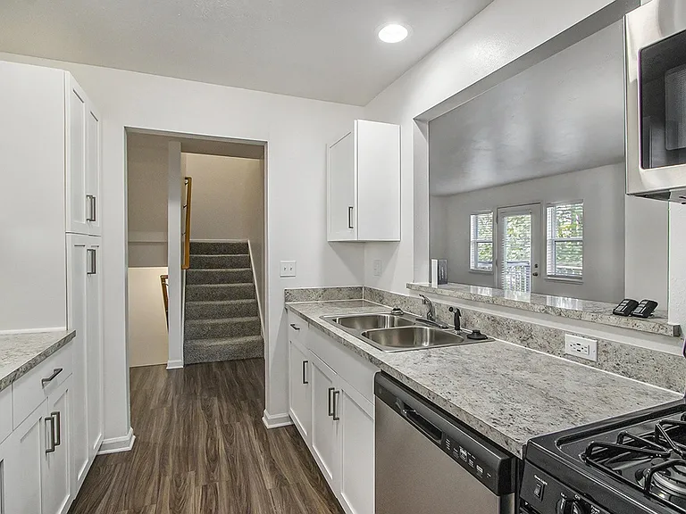 Autumn Lakes Apartments and Townhomes — Photo 89