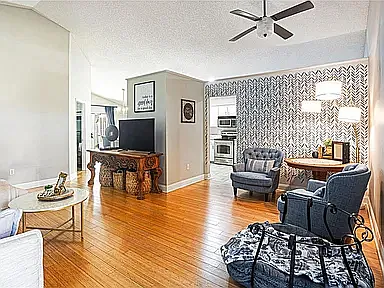 3 bed, 1584 sqft, $2,500 — Photo 2