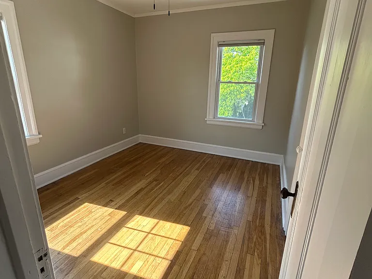 17416 Woodford Ave — Photo 19