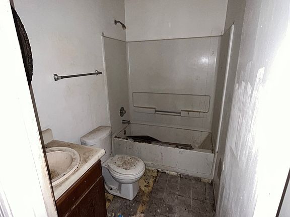 4th image of 5568 Bradley Cir