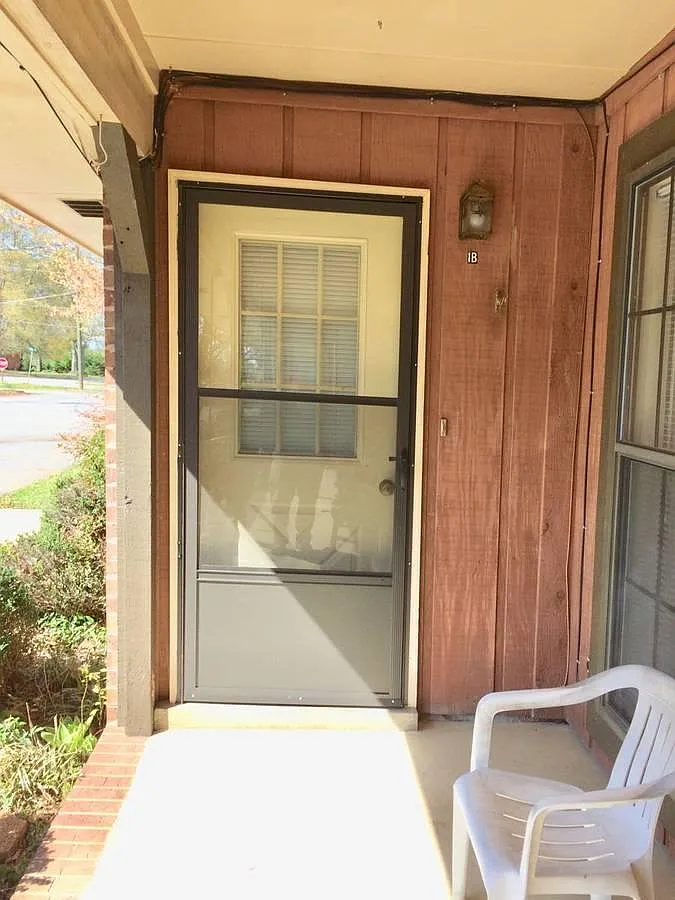 1 bed, $900 — Photo 1
