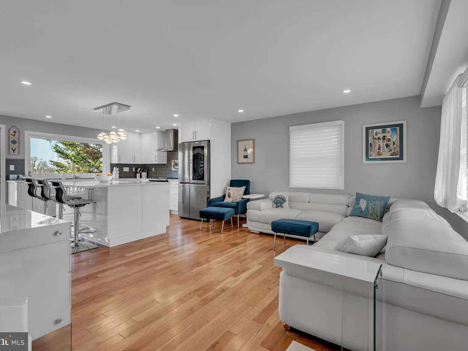 4 bed, 4.0 bath, 2062 sqft, $5,500 — Photo 4