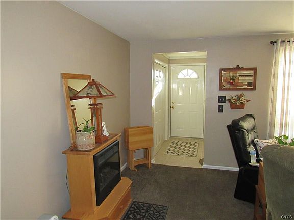 4th image of 215 Bury Dr
