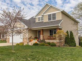 5806 Rapids Ridge Rd NE, Cedar Rapids, IA 52411