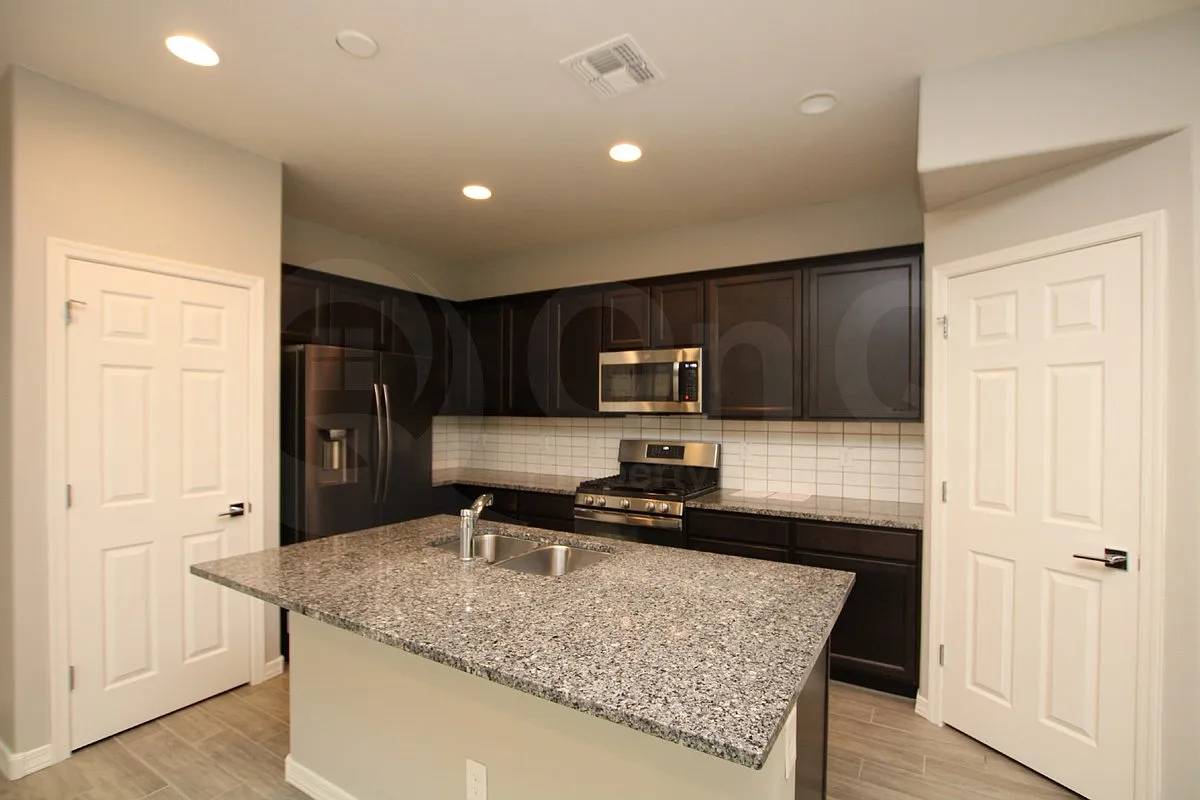 3 bed, 2.5 bath, 1605 sqft, $1,799 — Photo 2