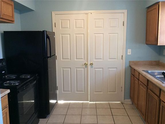 3rd image of 14063 Wales St