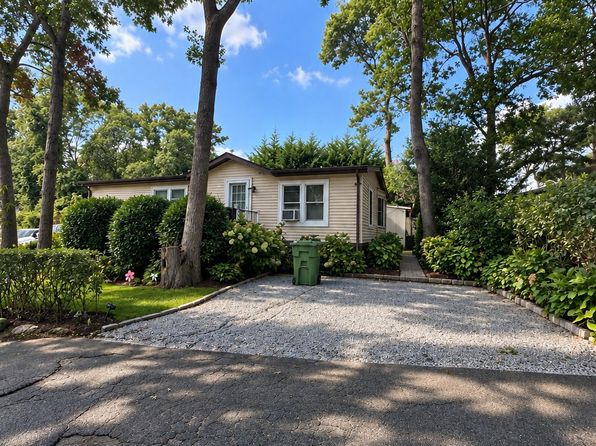 229 W Montauk Hwy Trailer 104