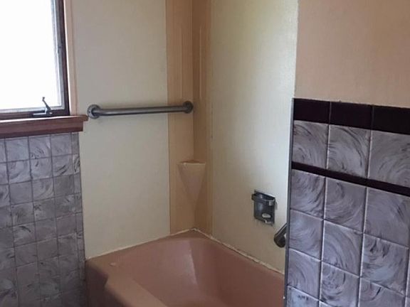 5th image of 401 Ascherman Ave