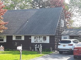 7 Robert Rd, Glen Cove, NY 11542