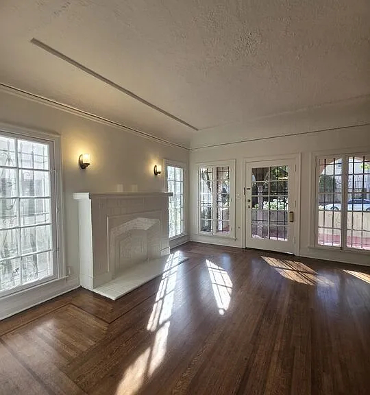 1022 S Cloverdale Ave — Photo 3