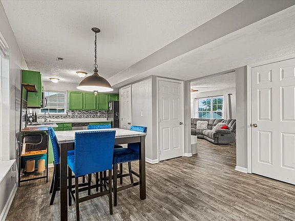 4th image of 392 Scottsdale Cir