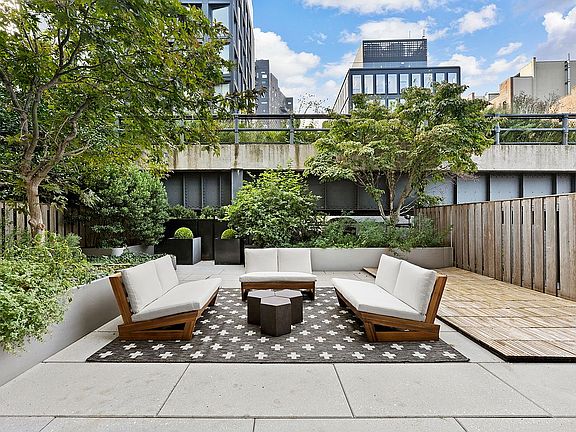 3rd image of 505 W 19th St APT 2D