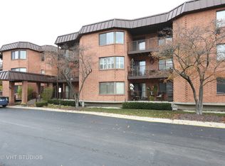 6401 Clarendon Hills Rd APT 103, Willowbrook, IL 60527