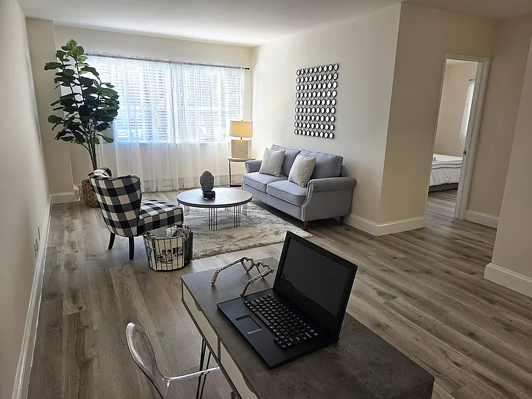 208 Large Living Room