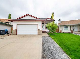 42 N Logan Close, Red Deer, AB T4R2N8
