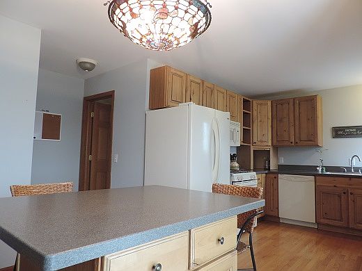 4th image of 425 Banbury Ave