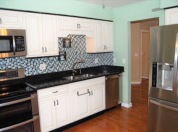 4th image of 1910 N Charter Point Dr