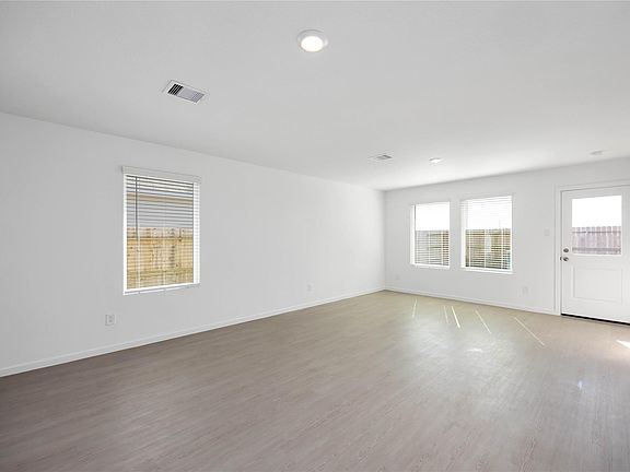 5th image of 4930 Valencia Frst