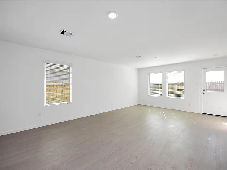 4930 Valencia Frst — Photo 5