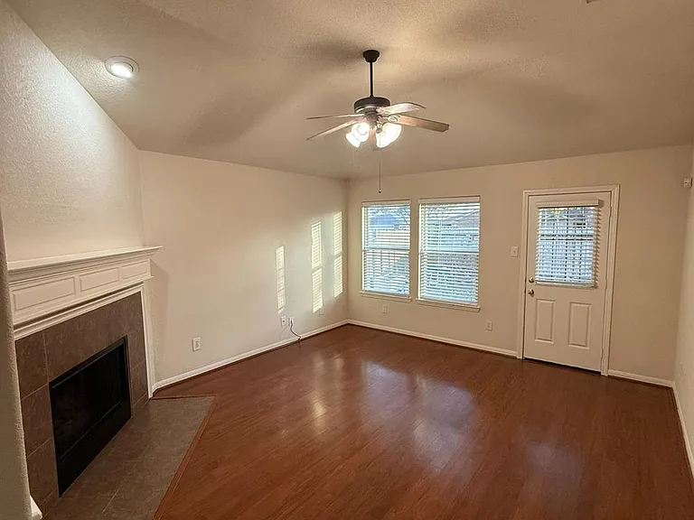 17719 Scarlett Falls Ln — Photo 6