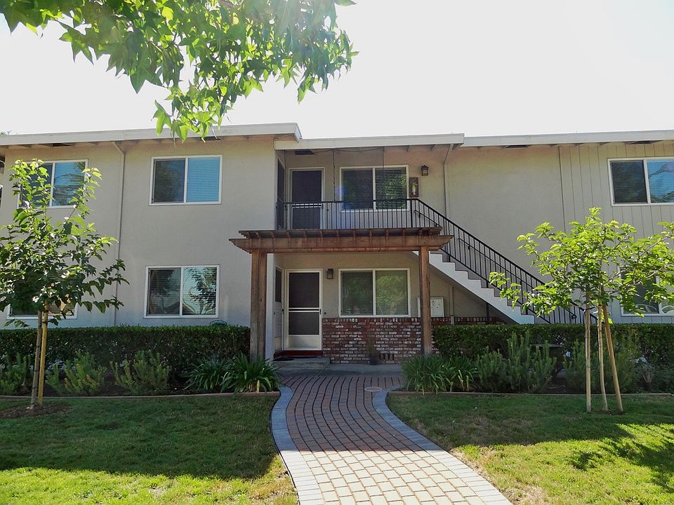 1st image of 184 Carlton Ave APT 1