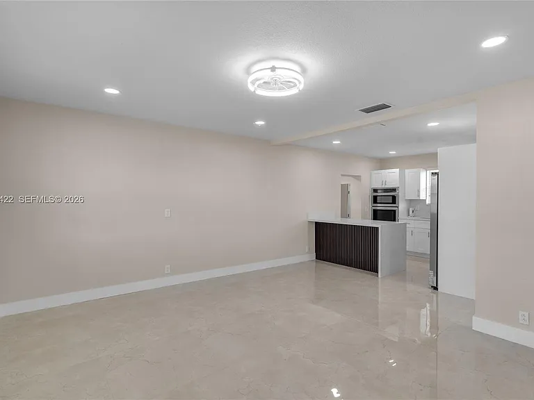 378 SW 6th St #1 — Photo 10