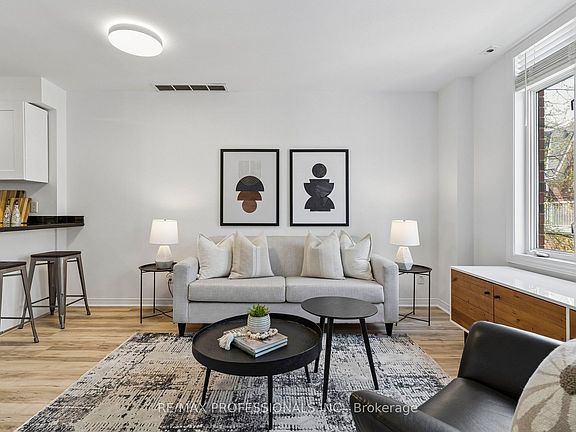5th image of 12 Sudbury St #2010