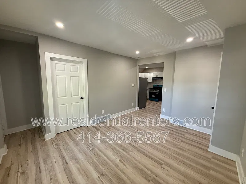 2 bed, 1.0 bath, 900 sqft, $1,150 — Photo 3