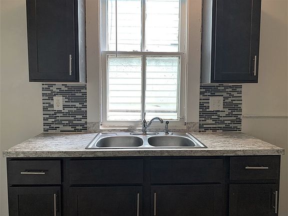 4th image of 4610 Killam Ave