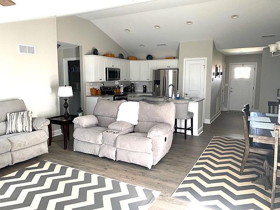 3rd image of 212 Windward Way