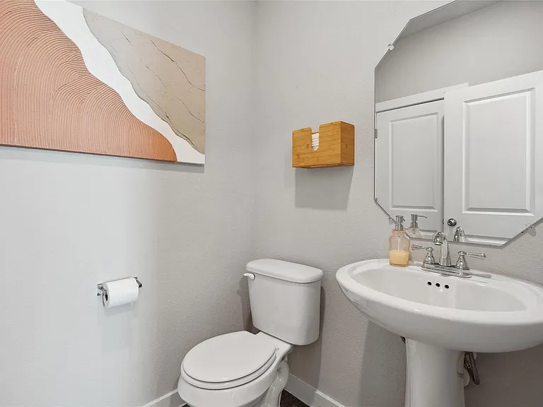 520-903B Powell Dr — Photo 22